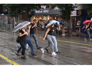 Eskişehir’de Kısa Süreli Sağanak Yağış Etkili Oldu