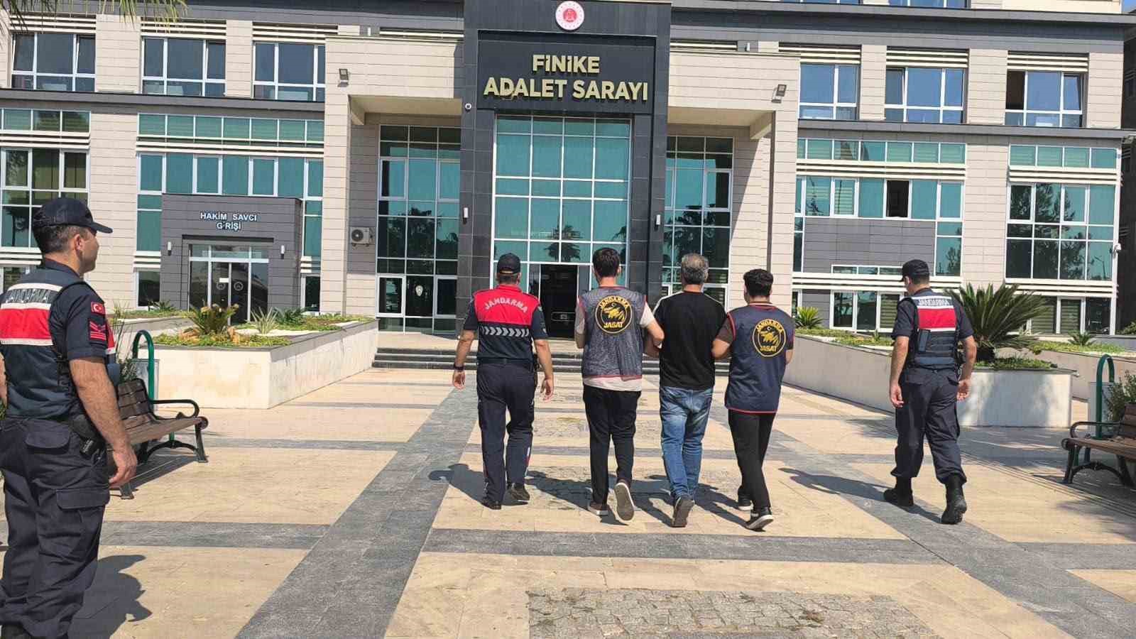 hirsizlik-sucundan-25-yil-9-ay-hapis-cezasi-bulunan-hukumlu-yakalandi