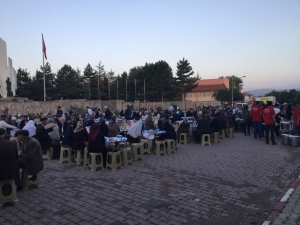 Dumlupınar Belediyesi İftar Yemeği Verdi