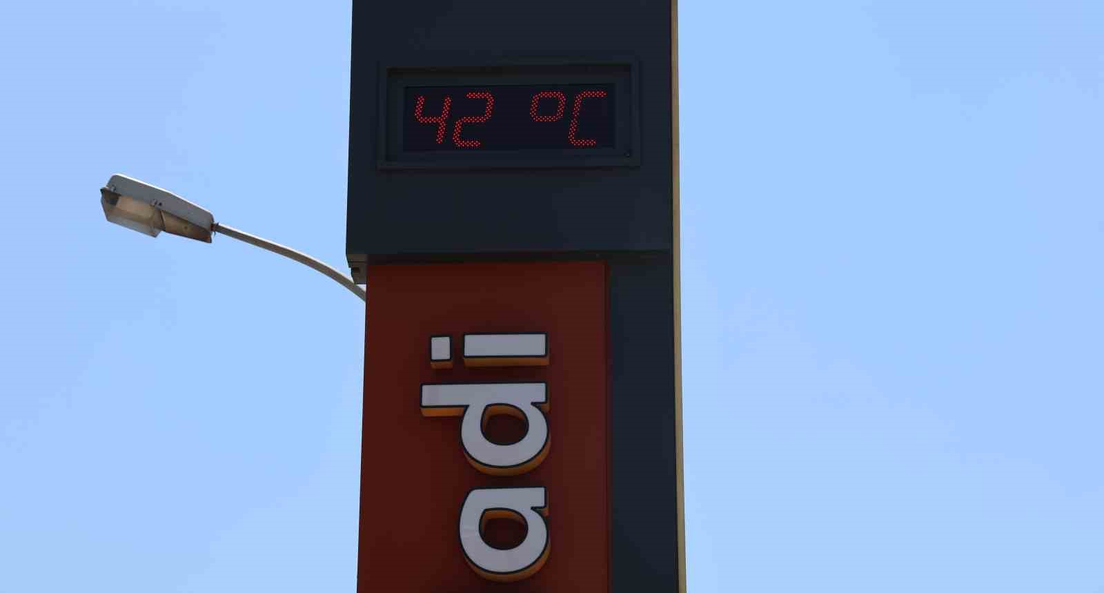 adana-da-termometreler-42-dereceyi-gosterdi