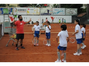 Sevgi Evleri Tenis Eğitim Projesi Devam Ediyor