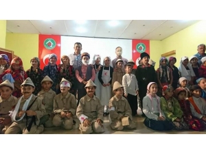 Erdek’te "Oy Çanakkale Yiğitleri" Sahnelendi