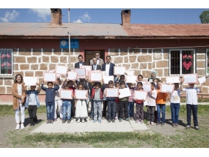 Ahlat’ta 10 Bin 150 Öğrenci Karne Aldı