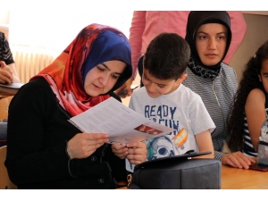 Yozgat’ta Öğrenciler Karne Heyecanı Yaşadı