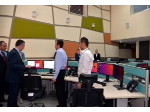 Vali Büyükakın 112 Acil Çağrı Merkezi’ni Ziyaret Etti