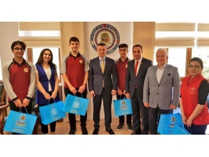Vali Büyükakın, Başarılı Öğrencileri Makamında Kabul Etti