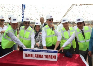 Dilovası Yarı Olimpik Yüzme Havuzu Temeli Atıldı