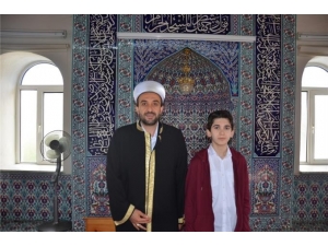 Hafız Baba Ve Oğul, Eşsiz Bir Kur’anı- Kerim Ziyafeti Yaşatıyor