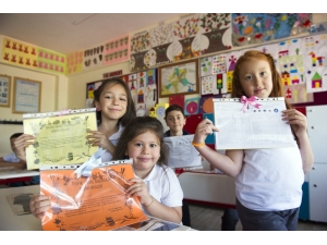 Ankara Valisi Topaca, Karne Dağıtım Törenine Katıldı