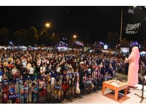 Düzce Anıtparkta İzdiham Yaşandı