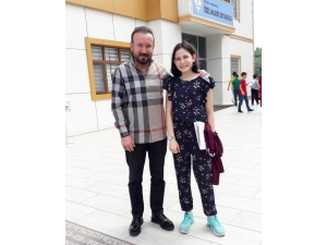 Başkan Doğan, Kızın Karne Sevincine Ortak Oldu