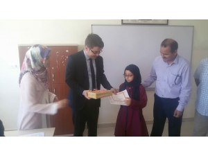 Nurdağı’nda Karneler Dağıtıldı.