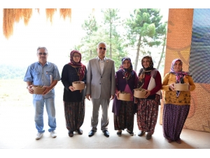 Erdemir’in ‘Tarlalar Sürülsün, Gelenek Sürsün’ Kurumsal Sosyal Sorumluluk Projesinde İlk Hasat