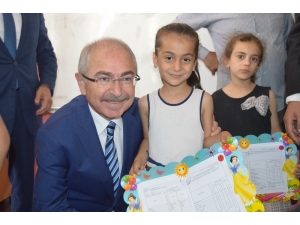 Karnelerini Alan Öğrencilere Havuz Müjdesi