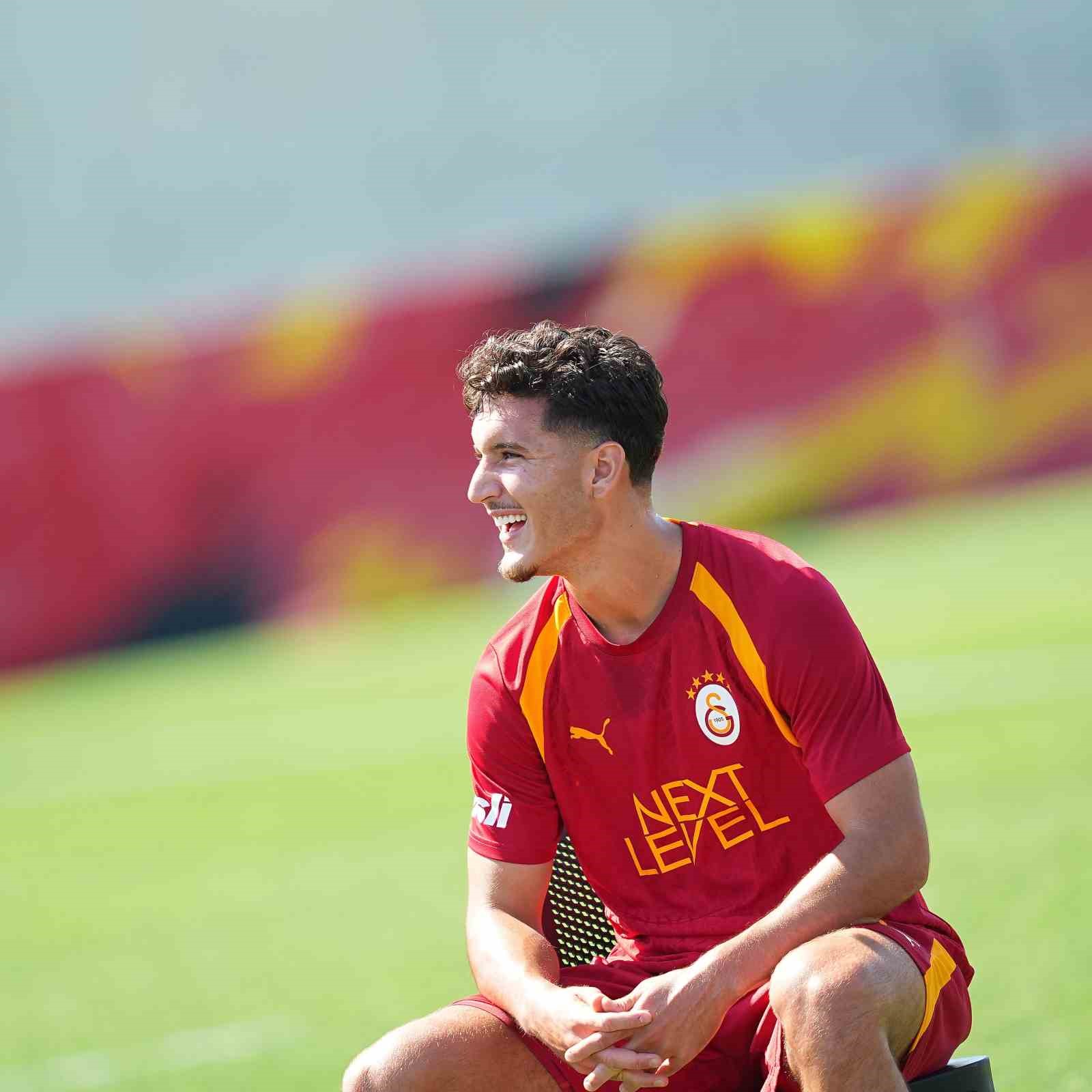 galatasaray-in-yeni-transferi-deniz-gul-ilk-antrenmanina-cikti