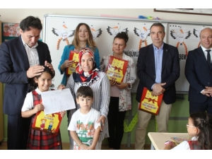 Ayvalık’ta Öğrencilerin Karne Heyecanı