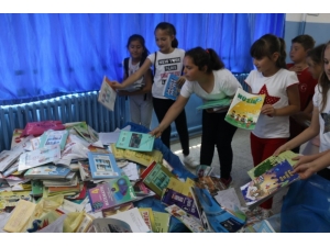 Eski Ders Kitapları Geri Dönüşüme Yollanıyor