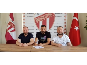 İnegölspor Şener Özcan İle Sözleşme Yeniledi