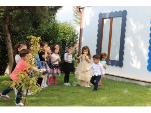 Çocuklar Pıtırcık Kapalı Oyun Evinde Gönüllerince Eğleniyor Ve Öğreniyor