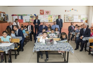 Van’da 2017-2018 Eğitim Öğretim Yılı Sonunda 300 Bin Öğrenci Karne Aldı