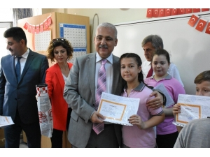 Vali Güvençer, Öğrencilerin Karne Heyecanına Ortak Oldu