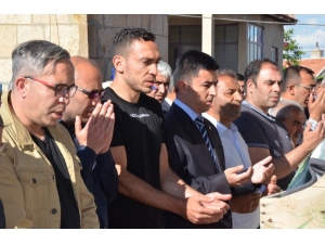 Milli Futbolcu Mevlüt Erdinç’in Babası Toprağa Verildi