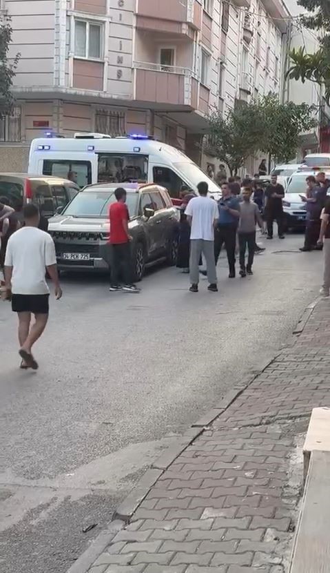 kucukcekmece-de-silahli-kavga-yoldan-gecen-1-i-cocuk-2-kisi-yaralandi