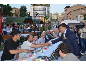 Emet Halkı İftar Programında Meydanlara Sığmadı