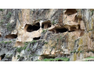 Gercüş’te Tarihi Mağara Keşfedilmeyi Bekliyor