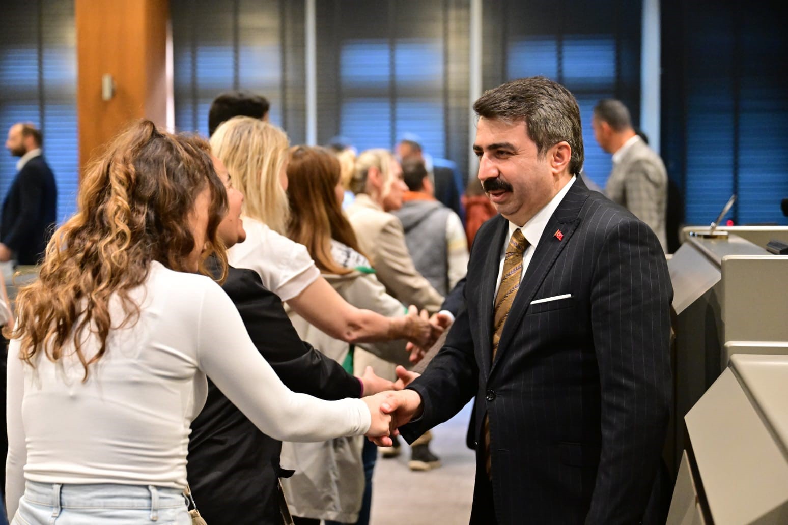 baskan-oktay-yilmaz-belediye-personeliyle-bayramlasti