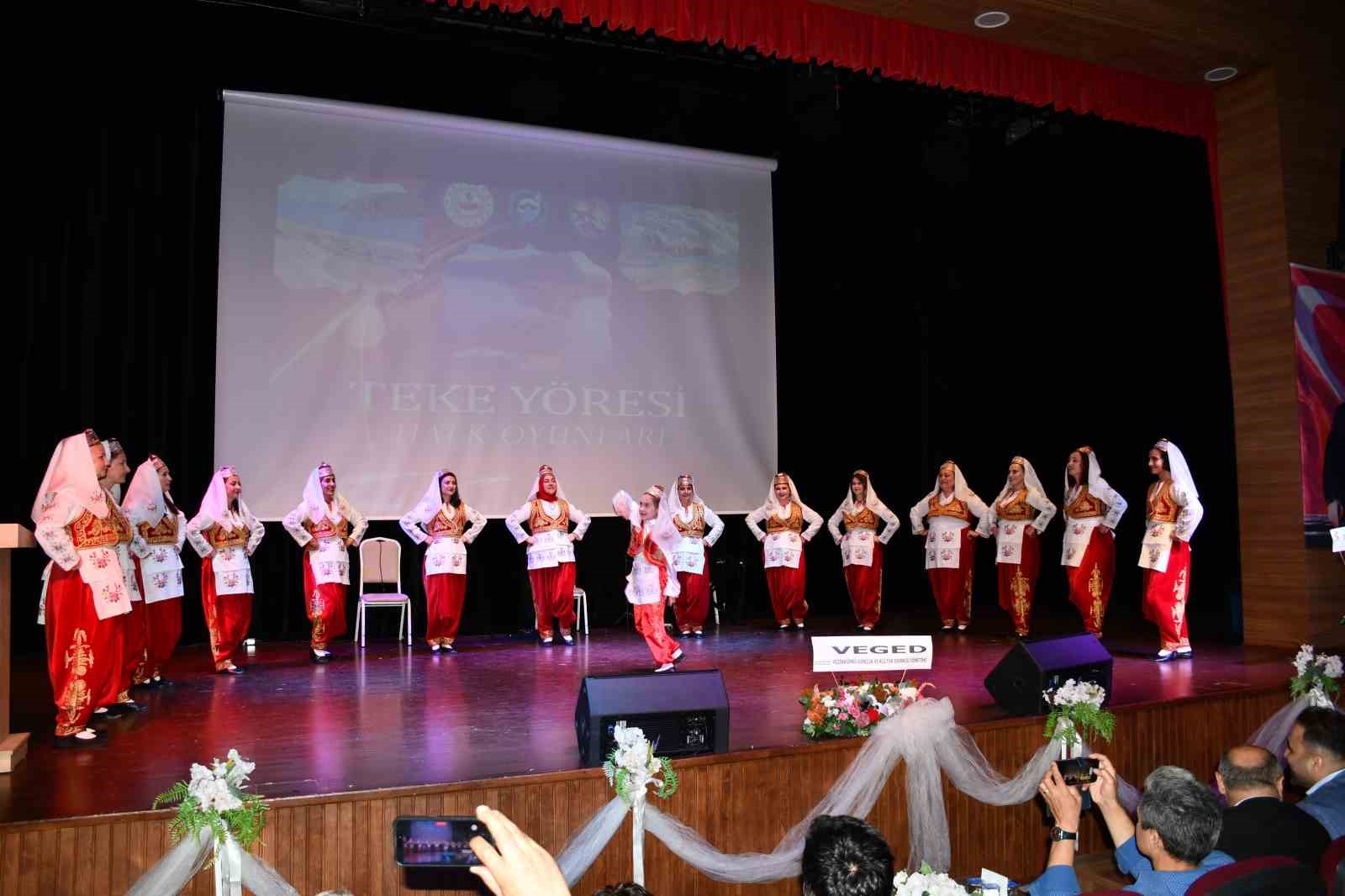 vezirkopru-de-turk-halk-oyunlari-gosterisi