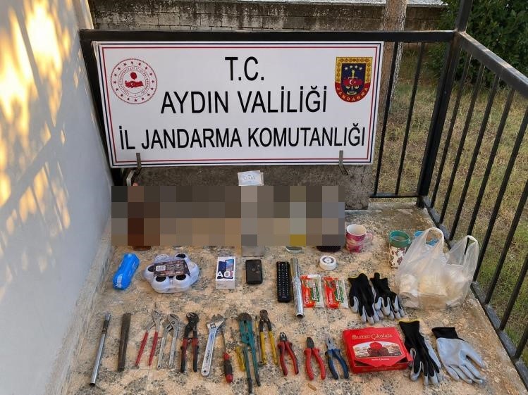 hirsizlik-yaparken-sucustu-yakalandilar