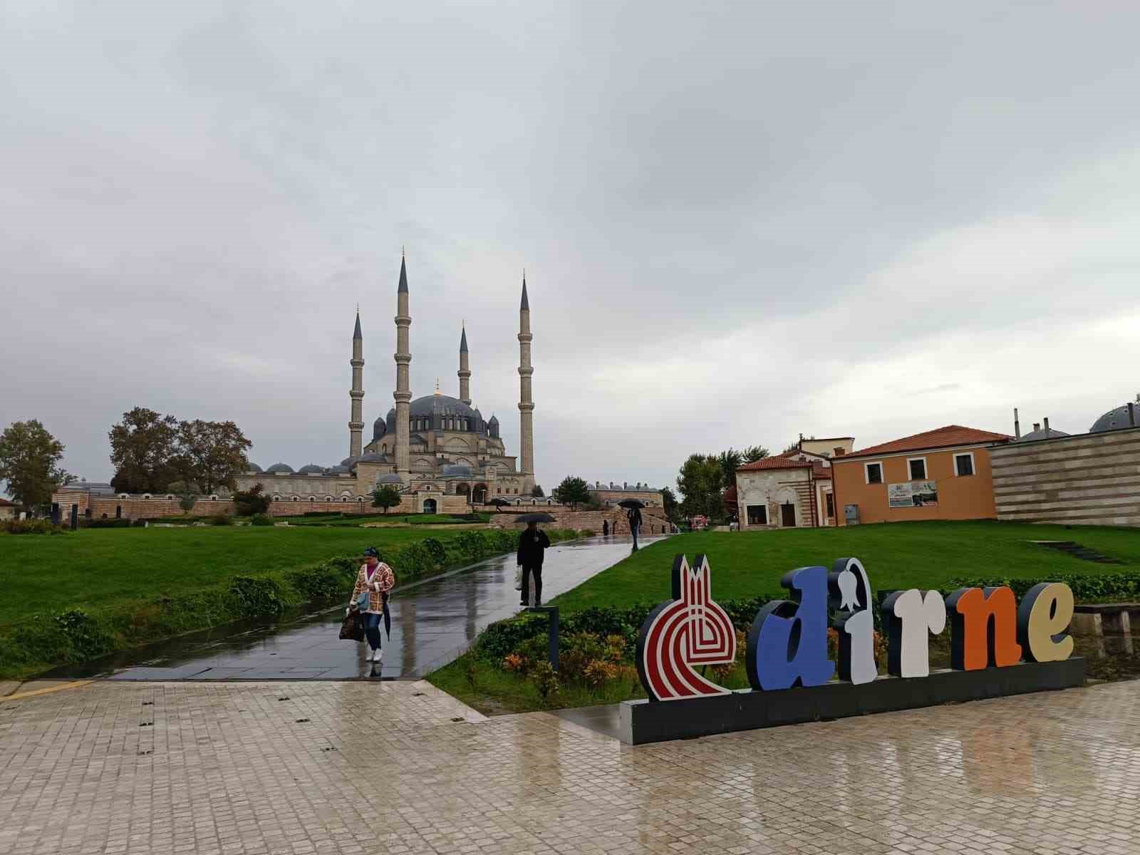 edirne-de-serin-ve-yagisli-hava-etkisini-gosterdi