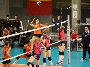 Eczacıbaşı, Hande Ve Yasemin’i Kiraladı