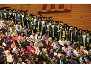 Başkan Büyükkılıç, Üniversitelilerin Mezuniyet Sevincine Ortak Oldu