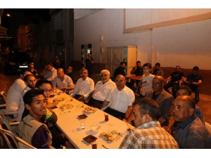 Ak Partililer Sahura Kadar Seçim Çalışması Yapıyor