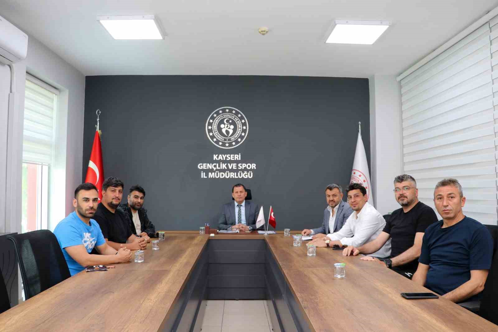 kayseri-de-kayak-sporunun-gelecegi-masaya-yatirildi