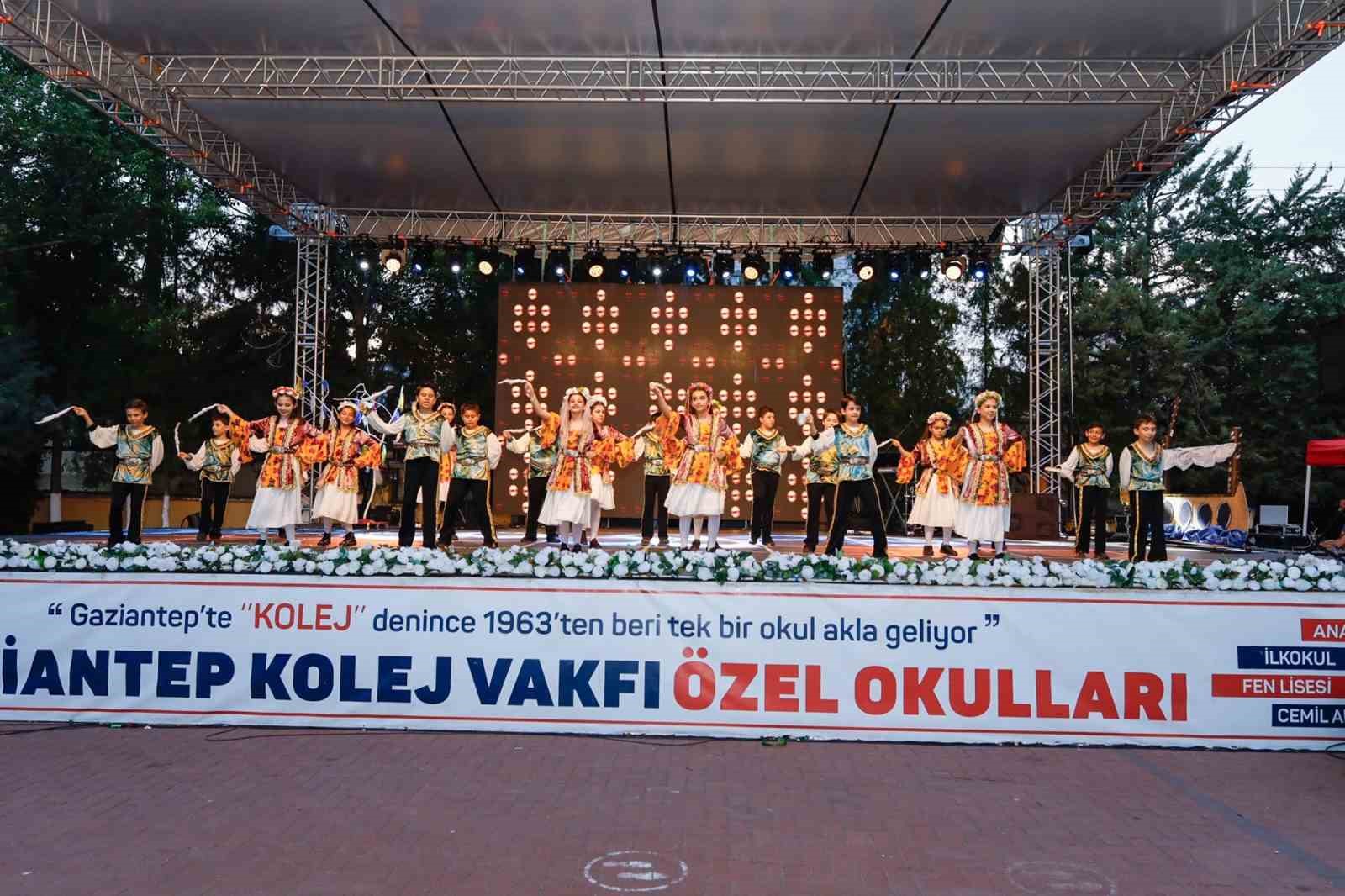 gkv-liler-anadolu-yu-dansin-renkleriyle-sahneye-tasidi