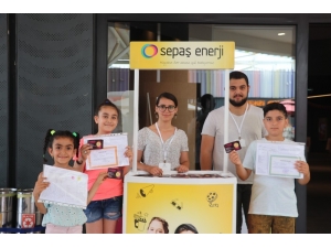 Karnesini Getiren 2 Bin Çocuk Hediye Sinema Biletini Aldı