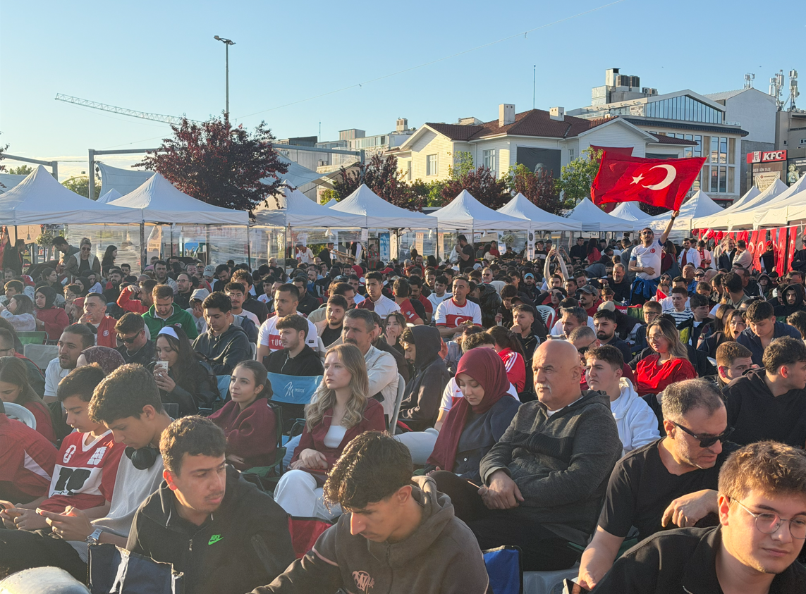 yalova-dev-ekranda-milli-mac-heyecani