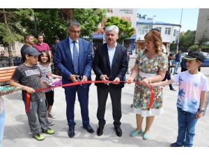 Vali Doğan, Resim Sergisinin Açılışını Yaptı