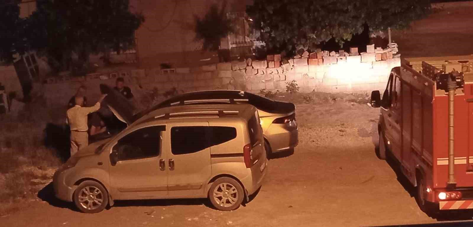 arac-motoruna-giren-kedi-kurtarildi