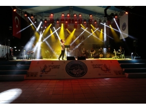 Mehmet Akif Marşları Mest Etti