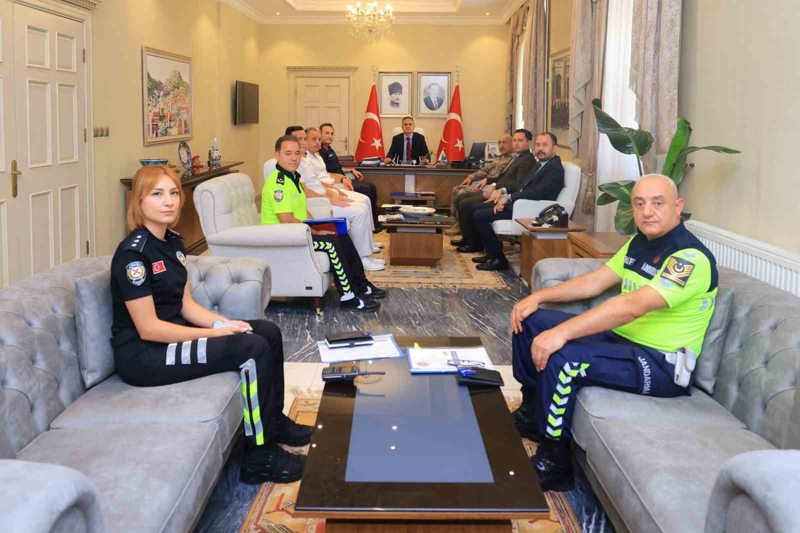 mugla-asayis-toplantisi-vali-akbiyik-baskanliginda-gerceklestirildi