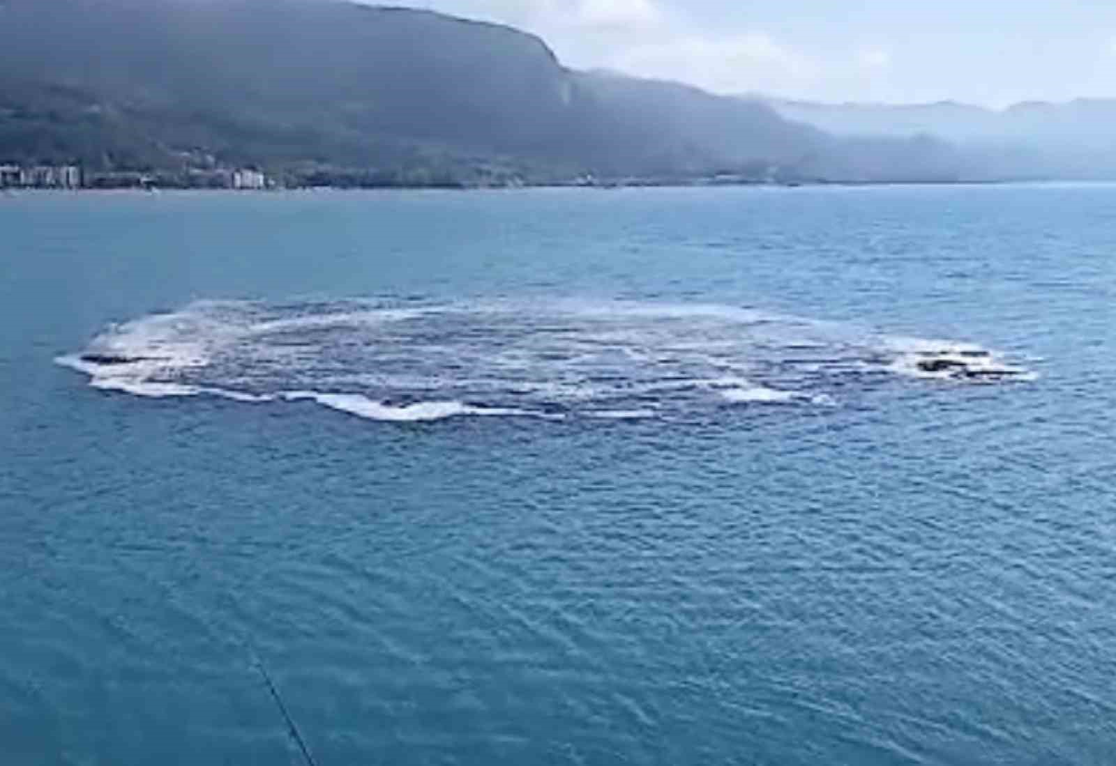 kastamonu-da-ilginc-olay-deniz-10-dakika-boyunca-kabarinca-vatandaslar-panik-yasadi