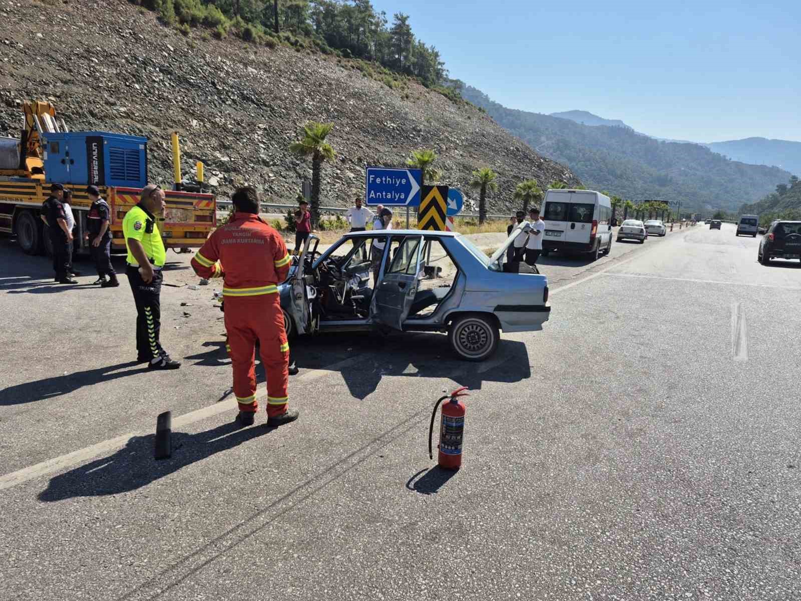 gocek-tuneli-cikisinda-sikismali-trafik-kazasi