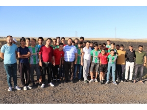 Futbolcular Çıkan Yangına Müdahale Etti