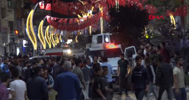 Hakkari'de Gençler Arasında Çıkan Kavgayı Polis Havaya Ateş Açarak Ayırabildi