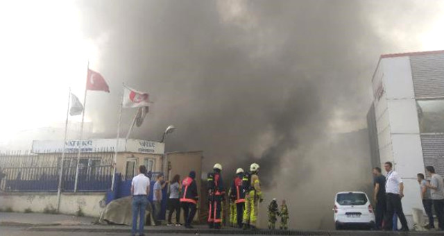 Gaziomanpaşa'da Tekstil Fabrikasında Yangın Paniği!