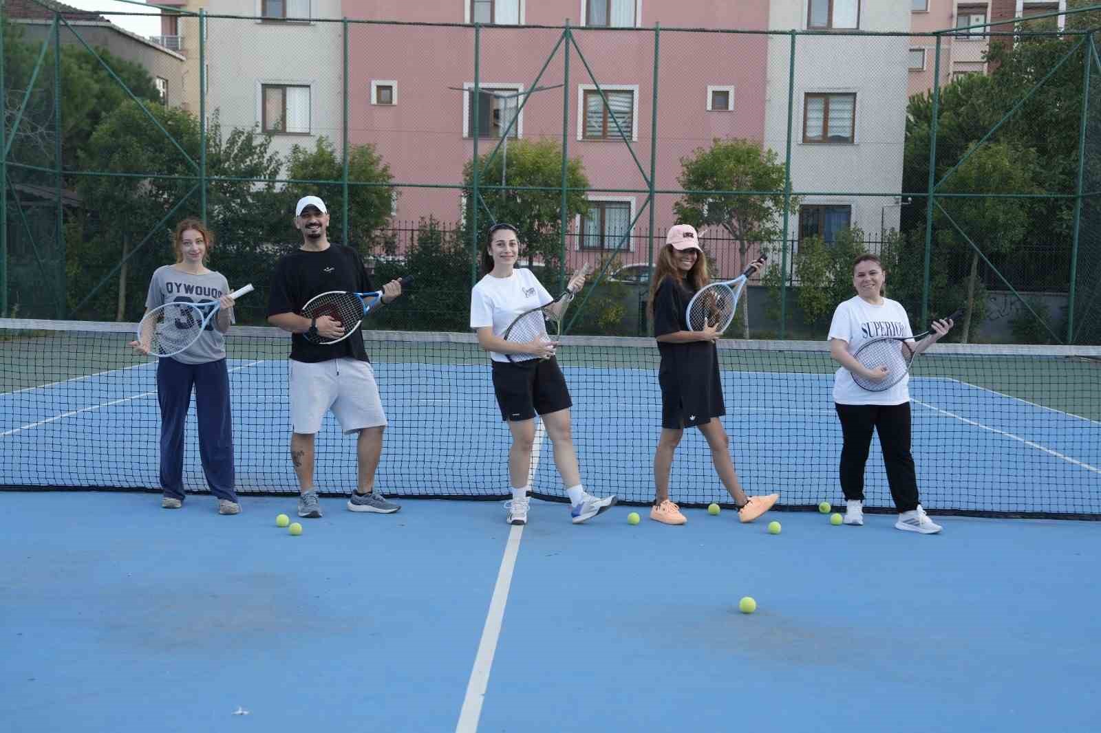 kartal-belediyesi-nin-tenis-egitimleri-tum-hiziyla-devam-ediyor